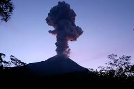 Letusan merapi 2010 adalah rangkaian peristiwa gunung berapi yang terjadi di merapi di indonesia. Letusan Merapi 2010 Erupsi Terbesar Dalam 100 Tahun Terakhir