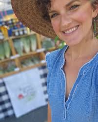 Some lovely neighbor with a big orange snow plow came by and plowed my  driveway. It really made my day, and it was a real gift! Thank you so very  much! |