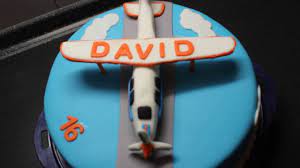 Weitere ideen zu flugzeug kuchen, kuchen flugzeug geburtstag, motivtorten. Flugzeug Geburtstags Torte Fondant Fliegen Youtube
