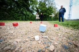 Ce gars s'appelle raymond et il accepte de venir jouer avec les 3 autres. Comment Jouer Aux Boules Carrees Nous Avons Teste Pour Vous Ce Sport Insolite Nevers 58000