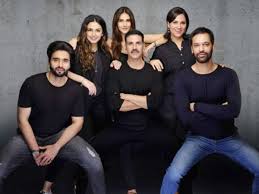 Buy bell bottom jeans and get the best deals at the lowest prices on ebay! Akshay Kumar Gives A Glimpse Of What S Happening On The Sets Of Bell Bottom Filmfare Com