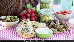 Give any one of these warm and cold picnic recipes a try! Picnic Snacks Recipes Try These 9 Interesting Picnic Food Recipes That Your Kids Will Love Ndtv Food