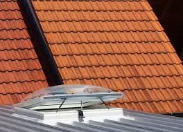 So bleibt ihr trapezblech dach jahrzehntelang wie neu. Fenstereinbau Im Trapezblechdach Dach Holzbau