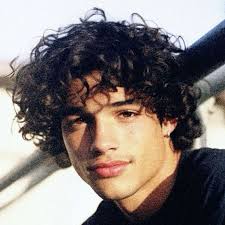 Queen Baddie 4 (Descendants:The Rise of Red)