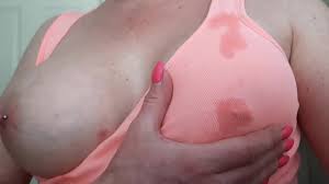 Busty MILF wetting T-shirt by Spit on her Big Boobs - XNXX.COM