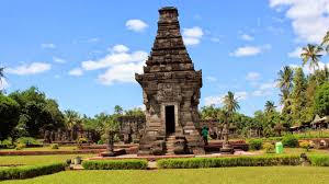 Selain itu, tempat ini juga adalah pintu penghubung antara. Kerajaan Kediri Sejarah Silsilah Kehidupan Peninggalan Rangkuman