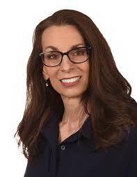 Elizabeth Repass's Instagram, Twitter & Facebook