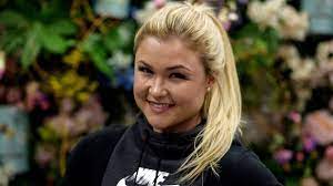 Some stuck to her and understood her drastic step, others believed that the native rosenheimer was not a good role model and simply would. Sophia Thiel Zeigt Hier Ihre Schone Schwester Bella