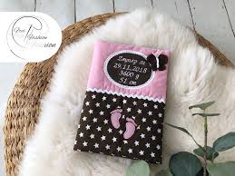So verschönerst du die arztbesuche in den ersten lebensjahren. U Heft Hulle Mit Name Fussstapfen Braun Rosa Stoffebox De Stoffe Und Handgemachte Geschenkartikel Kaufen