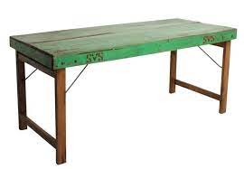 Elle s'adapte à tous les espaces et à toutes les situations. Green Vintage Folding Table