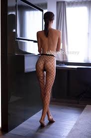 Sweetcassyy revealing outfit - is it okay when she comes over?