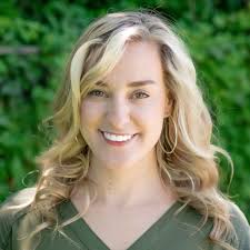 Carolyn Pyle's Instagram, Twitter & Facebook