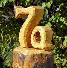 Hausnummern Hausnummer 1 99 Holz M Motorsage Geschnitzt Ein Designerstuck Von Ritsche Ratsch Bei Daw Schnitzen Mit Der Kettensage Holzkunst Kunst Auf Holz