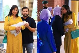 Janob hazratlari (yang amat mulia) che 'puan xaleeda binti bustamam, johor shahridagi tunku mahkota konsortsiumi. Bersalin Di Hospital Kerajaan Ini Doa Rakyat Serta Penampilan Anggun Che Puan Khaleeda Raih Perhatian Media Hiburan