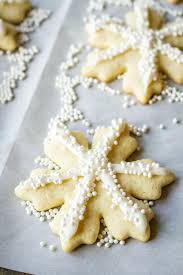 Simple Royal Icing Recipe This Royal Icing Is So Ridiculously Easy To Make No Egg Whi Easy Royal Icing Recipe Royal Icing Cookies Recipe Royal Icing Recipe