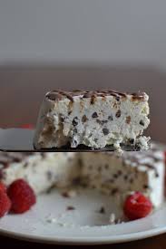Simple Comme Un Gateau Glace Meringue Sauce Au Chocolat Noir La Cuisine C Est Simple Gateau Glace Sauce Au Chocolat Recette Dessert Noel