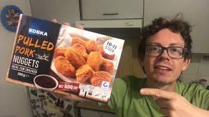 They're so simple, so ubiquitous, such a steady one secret to these chicken nuggets is the size of the chicken pieces: Edeka Pulled Pork Nuggets Mit Bbq Dip Zum Preis Von 1 99 Euro Im Backofen Test Youtube
