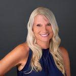 Stacy Lowen's Instagram, Twitter & Facebook