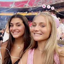 PHINDINGMU Lauren and Isabel connected while they lived in Roberta! From  having movie nights to making TikToks together, they quickly became  inseparable, and are now roomies!! 🩷 “Isabel has stuck by my