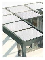 Aluminium Terrassendach Mit Beweglichen Dachelementen Schiebedach Mit Polycarbonat 16mm In Klar Oder In 2020 Terrassendach Terrassenuberdachung Uberdachung Terrasse