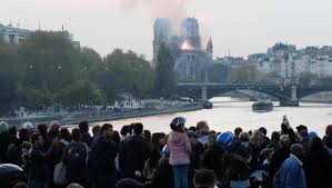D'importants travaux y ont lieu depuis plusieurs mois, notamment pour nettoyer l'édifice. Live Text Ce Trebuie SÄ Ètii Despre Incendiul De La Catedrala Notre Dame Din Paris Rfi Mobile