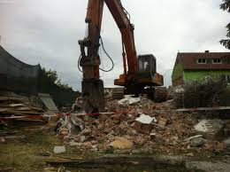 Ce distanta trebuie sa am intre mejdia vecinului si peretele meu? JustiÈ›ie PanÄƒ La CapÄƒt Un Clujean I A Demolat Casa Vecinului ConstruitÄƒ Ilegal Foto È™i Video Stiri De Cluj