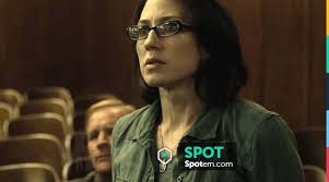 The necklace Pyrrha of Margo Dunne (Carrie Coon) in Gone Girl