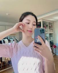 Come and hug me is a melodrama about a man and a woman who are emotionally scarred due to a murder case that took place in their past has their fates intertwined. Who Is Lee Da In Here S Where You Ve Seen Lee Seung Gi S New Girlfriend Laptrinhx News