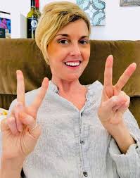 Alveus Canum de manu MISERABILIS admonere Toffa Nadia. Est autem factum in  primo episode