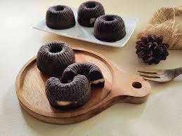 BOLU KETAN HITAM KEJU Hallo.sahabat FILMA Bolu banyak banyak variasi rasa dan bentuk bolu ketan hitam.keju merupakan cake.kukus ketan hitam yg diisi keju oles Bolu ketan hitam keju ini lagi viral dan