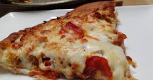 Pizza Aux Oignons Caramelises Poulet Barbecue Et Chorizo