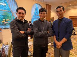 Tidak terkecuali para selebriti terkenal dari malaysia. Malaysia Airports On Twitter Wah Makin Membara Sesi Penilaian Rekaan Uniform Airport Care Ambassador Bersama Para Pereka Fesyen Kita Sudah Pun Bermula Dan Sesi Yang Diketuai Oleh Pereka Fesyen Terkenal Negara