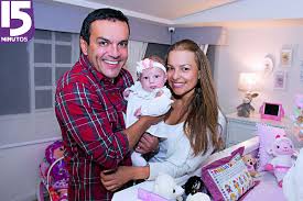 La razón es que decidió tomarse unos días de vacaciones para estar junto a su familia.así lo ha mostrado en sus redes sociales y en su cuenta de instagram, en la que tiene poco menos de un millón de seguidores pendientes de su vida. La Felicidad Absoluta De Juan Diego Alvira 15 Minutos