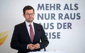 Vor 2 tagen · als staatssekretäre, staatsminister und parlamentarische staatssekretäre werden sie schlüsselrollen in der ampelregierung übernehmen. Marco Buschmann Privat Frau Hobby Religion So Tickt Der Neue Justizminister Ausserhalb Des Bundestags News De