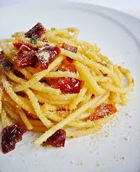 Aggiungete i pomodori secchi al tonno e mescolate bene per amalgamarli. Pasta Con Pomodori Secchi Ntacalabria It