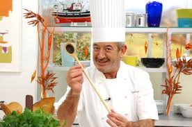 Karlos arguiñano ha hablado en su programa acerca de la comunidad de cocina hogarutil, una red social de cocina donde los usuarios o cocineros pueden subir sus recetas preferidas para compartirlas con el resto. Karlos Arguinano Emitira En Directo Gastronomia Cia