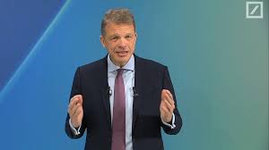 Mit dem versicherungsmanager haben sie ihre versicherungen auf einen blick im deutsche bank onlinebanking & können sie einfach nach. Deutsche Bank Hv 2021 Aktionare Fordern Mehr Dividende