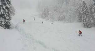 Everything you need to know about the ski area, from the best ski runs and terrain to where to go for après. Valanga Sulla Pista Da Sci Dello Zoncolan Soccorritori In Azione Non Ci Sono Persone Coinvolte