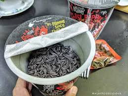 Ghost pepper (bhut jolokia) is one of the hottest peppers in the world with a scoville heat unit with mamee daebak ghost pepper getting all the spotlight, it is now over to nestle's maggi to find. Siapa Dah Try Daebak Ghost Pepper Spicy Apa Khabar Johor Facebook