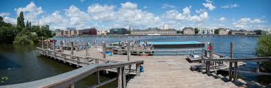 Flussschwimmbad In Der Spree Urbanes Erholungsgebiet Stadtstrand 1500qm Eventflache Fur Corporate Events Schwimmende Stadtstrand Schwimmbader Berlin Spree