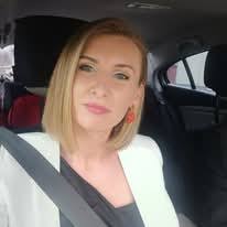 Hello everyone. I need some advice about the front door. I would like it to  be green ..... but maybe the same color of the wood of the windows would be  more