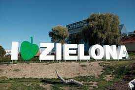 To już zupełnie inny obiekt niż jeszcze kilka lat temu. Niezbyt Zielona Palmiarnia W Zielonej Gorze Zazieleni