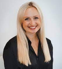 Lindsey Keeling's Instagram, Twitter & Facebook