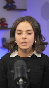 La créatrice Caroline Munger reçoit de nombreux témoignages et album créés  par les jeunes. On discute de cet impressionnant engouement pour le  processus créatif entourant Biscuit et Cassonade. Écoutez la  baladodiffusion pour