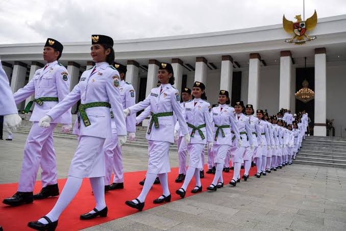 TIM PASKIBRAKA INDONESIA BERDAULAT SIAP KIBARKAN SANG MERAH PUTIH DI ISTANA MERDEKA