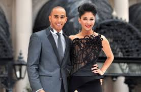 Lewis hamilton und mercedes erlebten einen ganz schlechten tag. Nicole Scherzinger Und Lewis Hamilton Verlobt Die Unendliche Geschichte Geht Weiter Panorama Stuttgarter Nachrichten