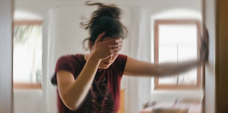 Schlaganfall: Symptome, Erste-Hilfe, Maßnahmen danach & Prävention