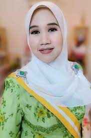 Majlis akad nikah akan diadakan di istana mahkota, kubang kerian pada jam 8:45 malam. Maafsebut Y A M Tengku Amalin A Ishah Putri Binti Facebook