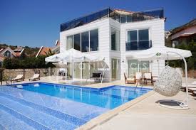kalkan kiralik villa cesitlerinde uygun fiyatlari sunmaya devam ediyoruz villa gunes ozel tasarimi ve mimarisi ile luks tatil luks yatak odalari villa luks