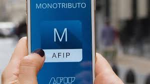 Según establece el artículo 52 de la ley de monotributo, los montos máximos de facturación, los cómo quedan las categorías y las cuotas para 2021. Monotributo 2021 Monotributo Que Es Quien Lo Paga Y Cuanto Te Va A Devolver Afip Marca Claro Argentina